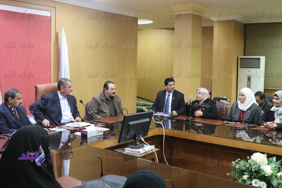 محافظ كفر الشيخ يعقد اجتماعًا مع أعضاء «القومي للمرأة»