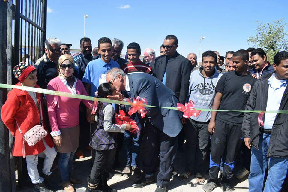 محافظ البحر الأحمر يفتتح الملعب