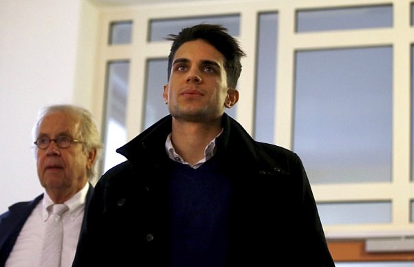 المدافع مارك بارترا