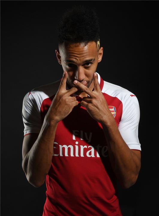 أوباميانج لاعب الارسنال الجديد