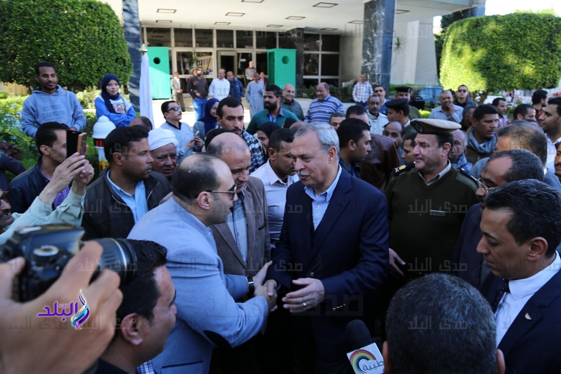 محافظ قنا يطلق مبادرة "كساء وغذاء" 