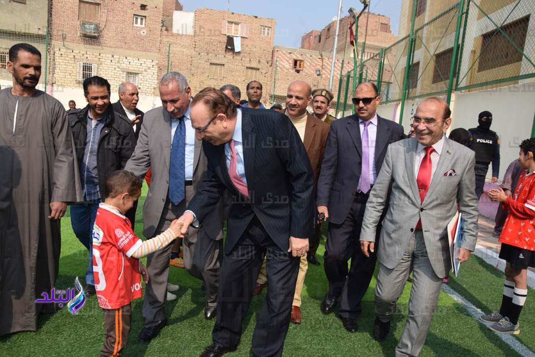 محافظ بني سويف يزور قرية الكوم الأحمر