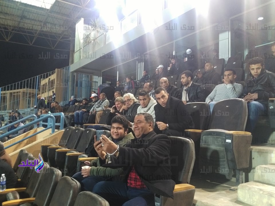 نبيه وناجي يتابعان مباراة الزمالك وانبي من المدرجات نبيه وناجي يتابعان مباراة الزمالك وانبي من المدرجات