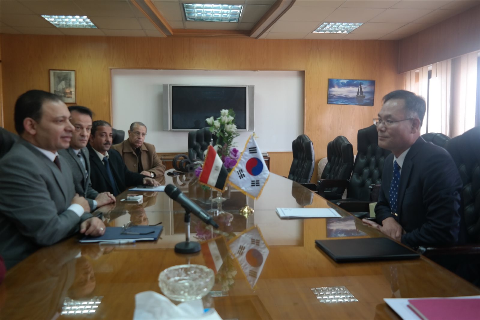 جانب من توقيع البروتوكول