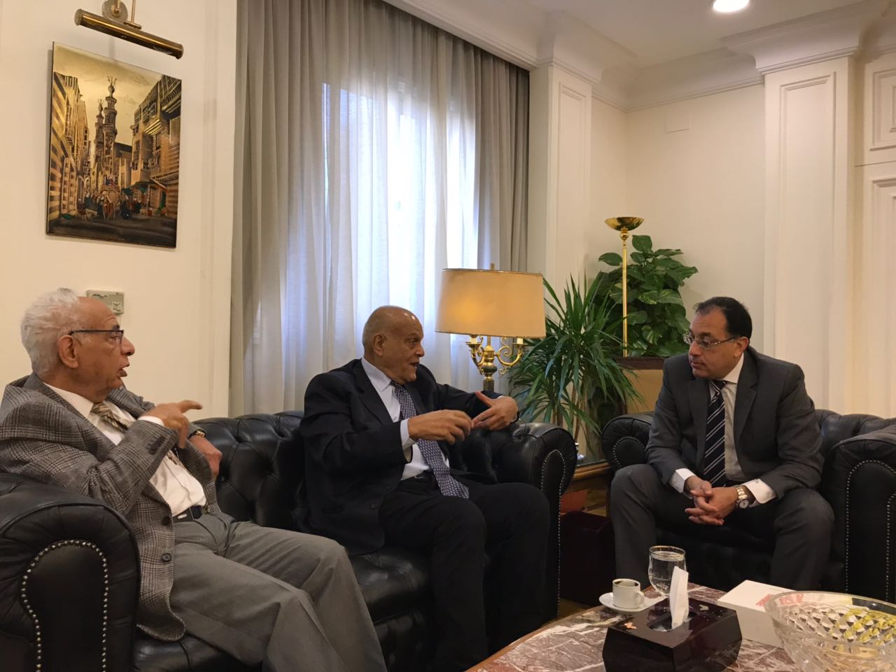 وزير الاسكان خلال اللقاء وزير الاسكان خلال اللقاء