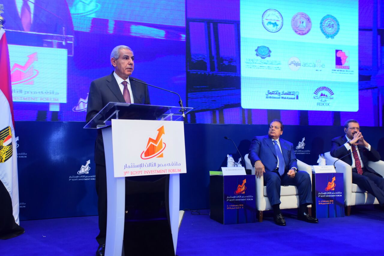 وزير الصناعة خلال فاعليات الملتقي