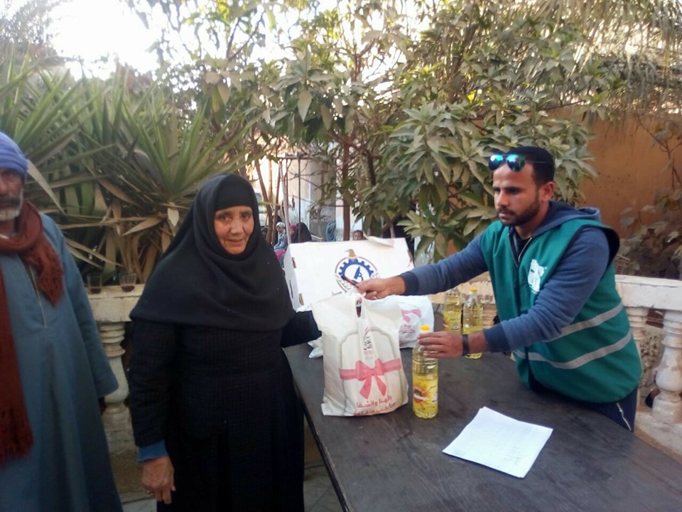 مصر الخير توزع شنط مواد غذائية