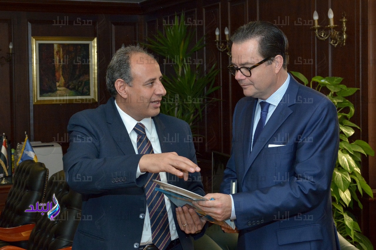ستيفان روماتيه سفير فرنسا والدكتور محمد سلطان ستيفان روماتيه سفير فرنسا والدكتور محمد سلطان