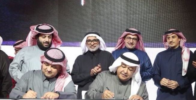 لقطة خلال توقيع عقد الرعاية