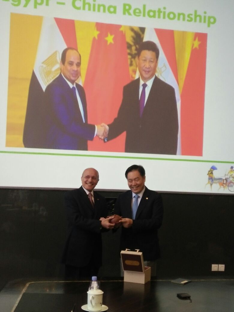 العصار وزير الدولة للانتاج الحربي