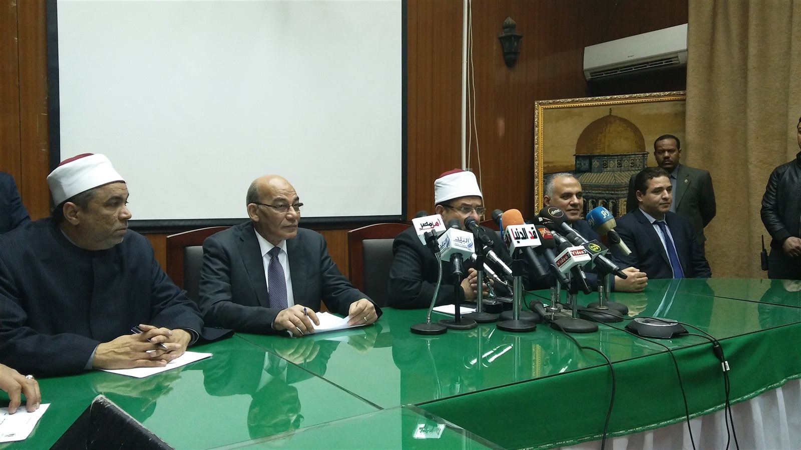 جانب من المؤتمر الصحفي المنعقد بديوان عام وزارة الأوقاف جانب من المؤتمر الصحفي المنعقد بديوان عام وزارة الأوقاف
