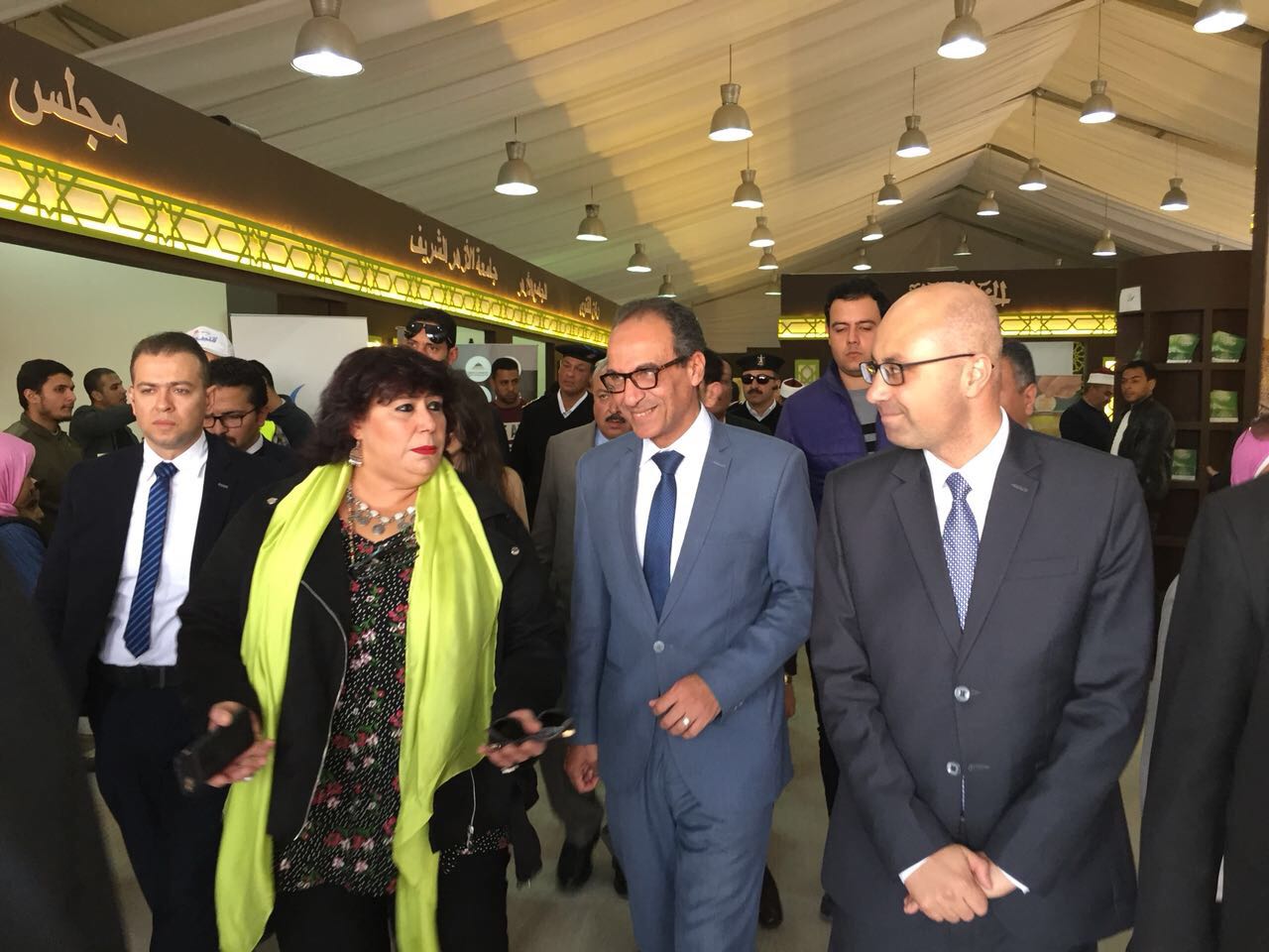 جولة وزيرة الثقافة بمعرض الكتاب جولة وزيرة الثقافة بمعرض الكتاب