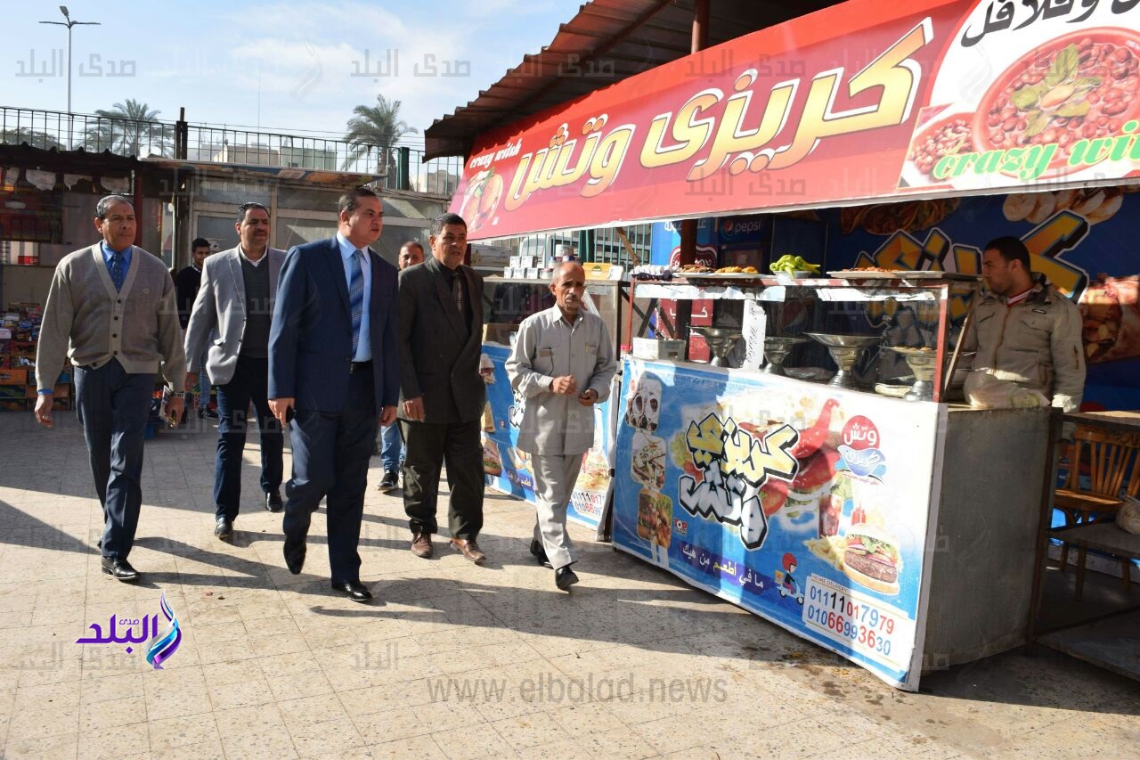 رئيس جامعة سوهاج يتابع سير العمل بالكافتيريات