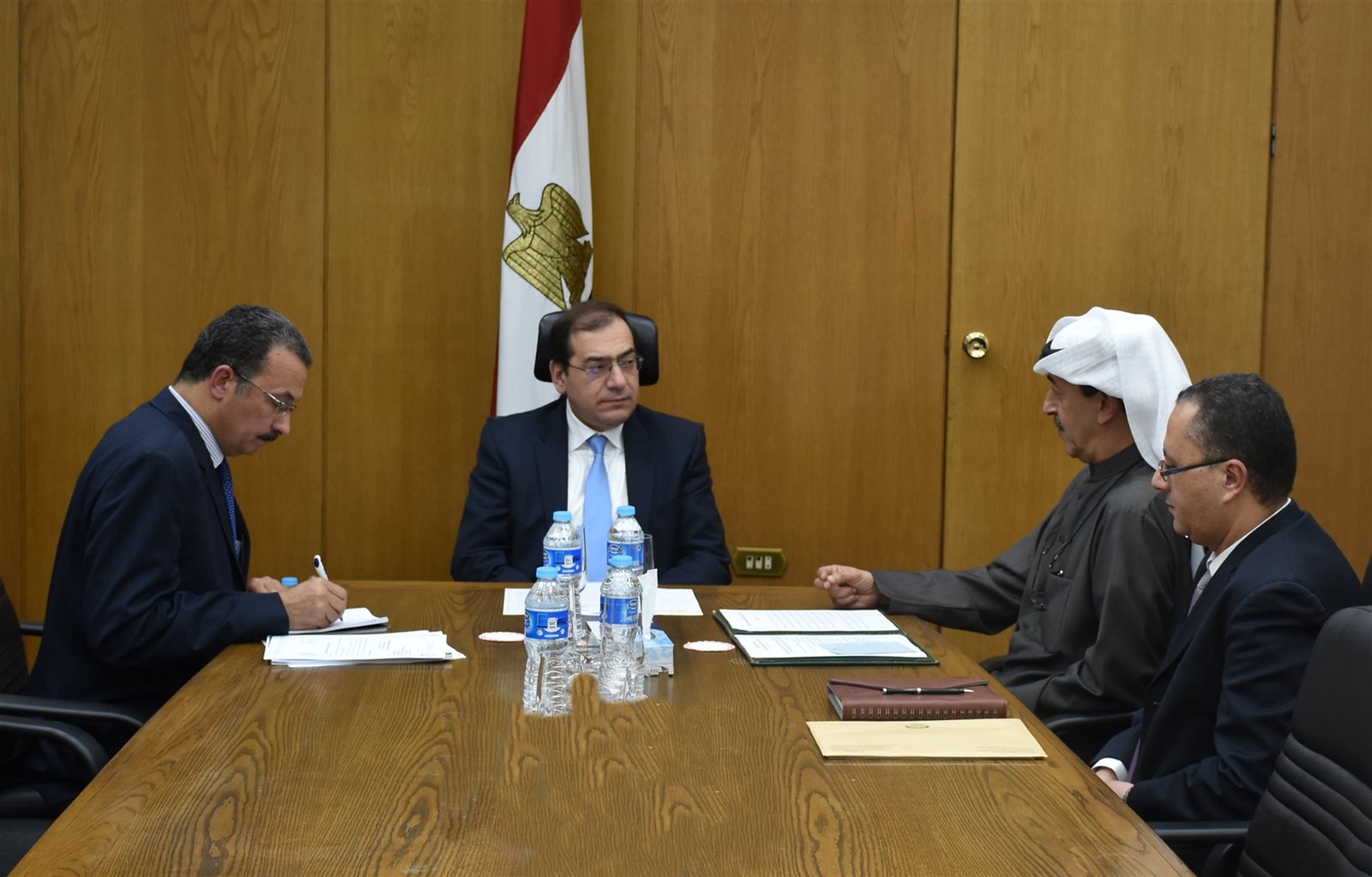 وزير البترول خلال اللقاء وزير البترول خلال اللقاء