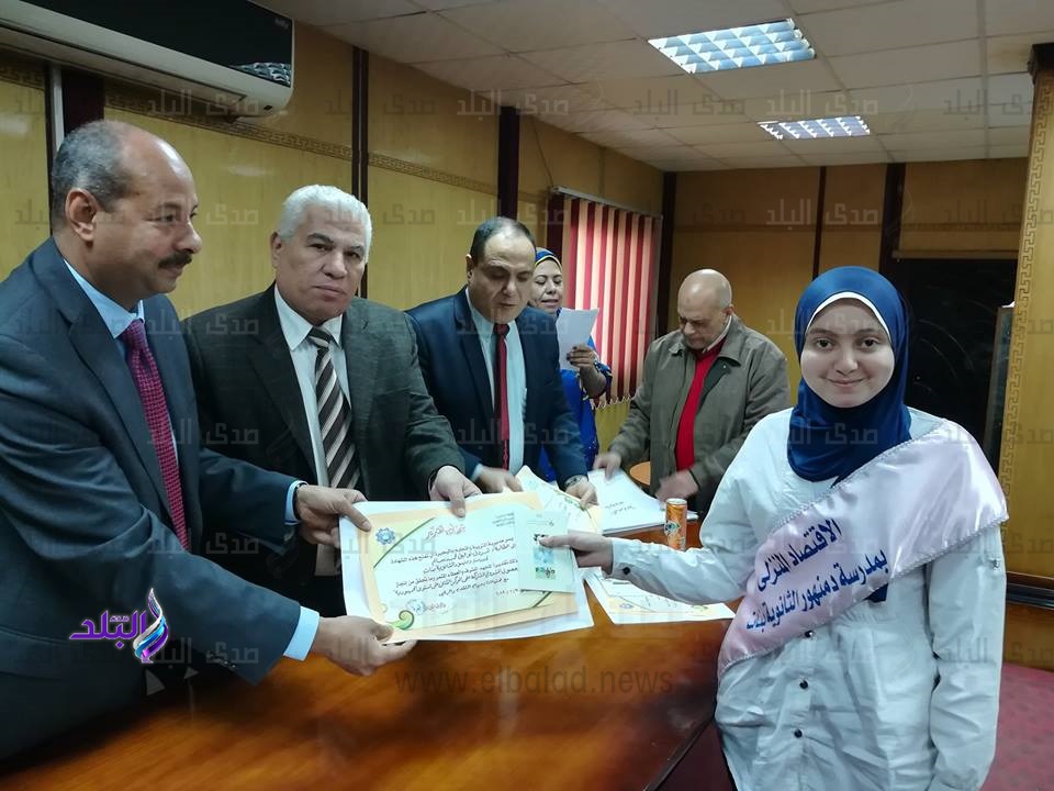 تكريم الفائزات فى مسابقة افضل مشروع انتاجي للمدارس بالبحيرة تكريم الفائزات فى مسابقة افضل مشروع انتاجي للمدارس بالبحيرة