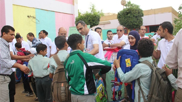 توزيع 450 شنطة مدرسية علي تلاميذ الروضة بشمال سيناء