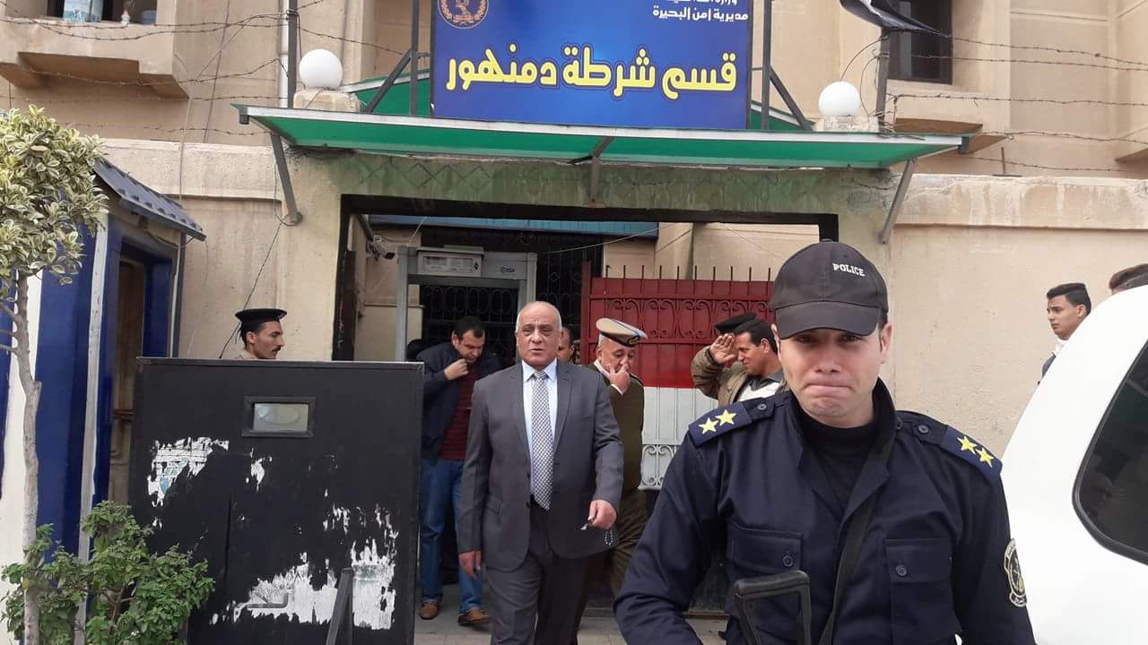 اللواء علاء عبد الفتاح مدير امن البحيرة خلال جولته التفقدية