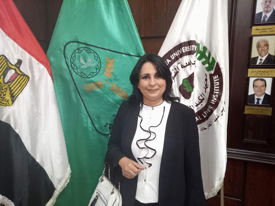  الدكتورة عزة محمد عبد العزيز رئيس قسم الميكروبيولوجيا 