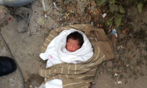  العُثور على طفل حديث الولادة بالطريق العام بالشرقية 