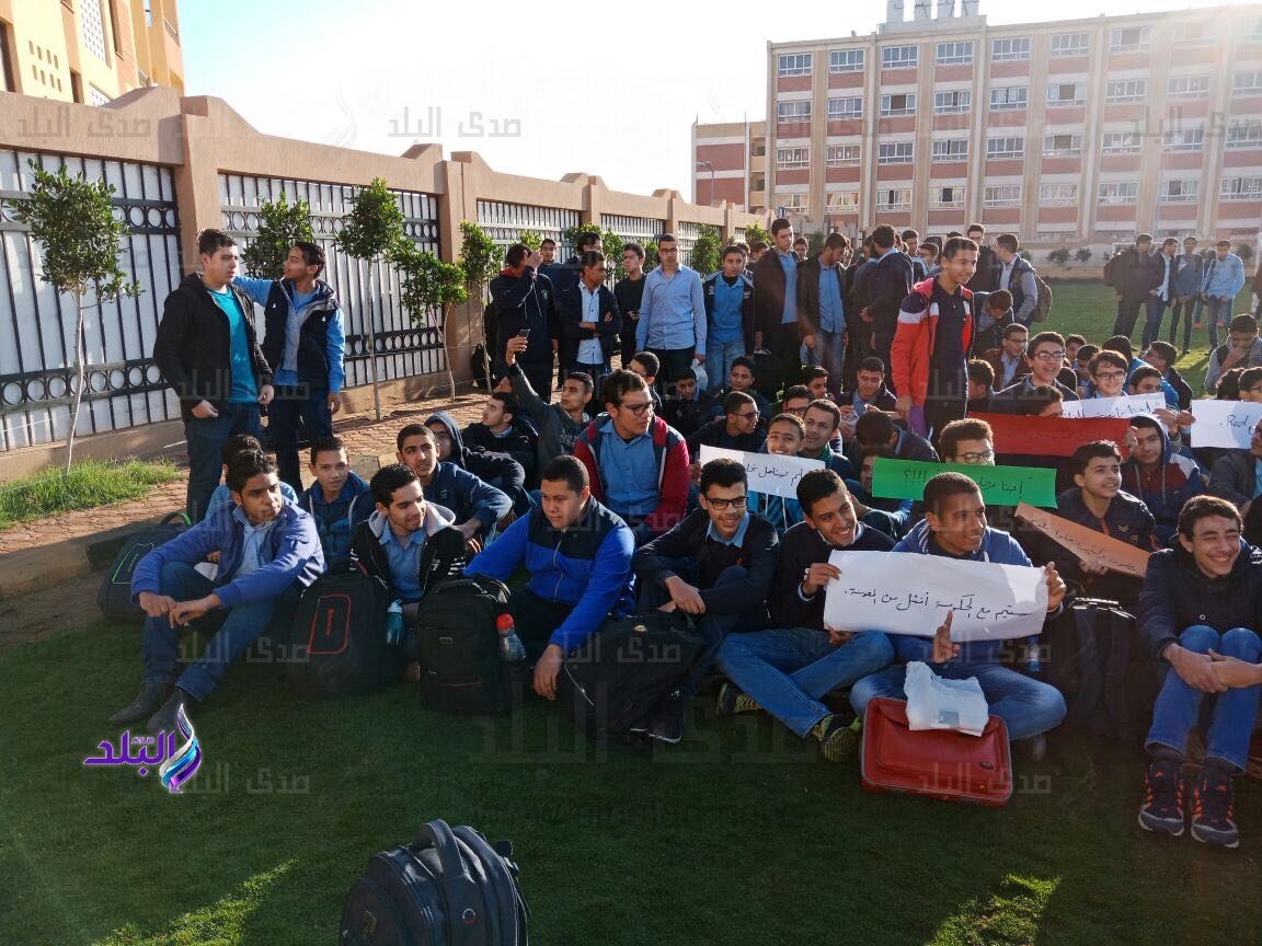وقفة احتجاجية لطلاب مدرسة المتفوقين بطنطا