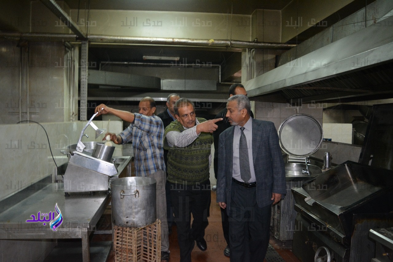 نائب رئيس جامعة الأزهر يتفقد المدينة الجامعية بأسيوط