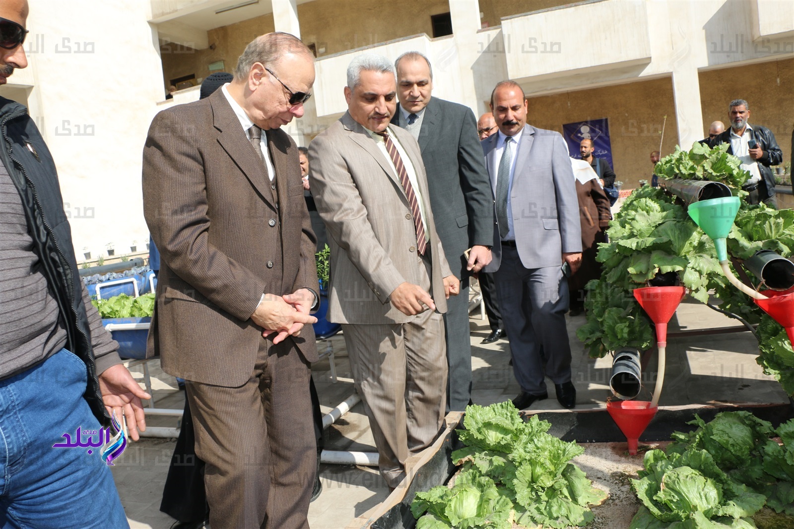 محافظ القاهرة يطلق حملة " خليك زي آدم " بحي المطرية