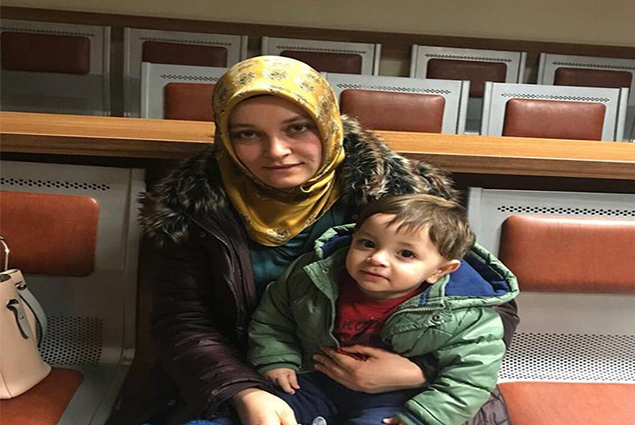 صورة السيدة وطفلها 