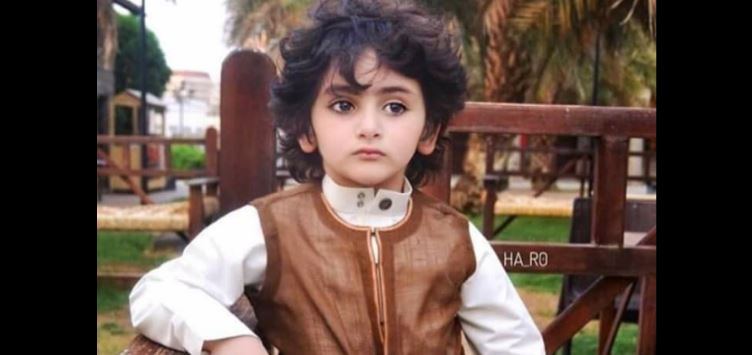 طفل سعودي يشعل السوشيال ميديا بجماله العربي