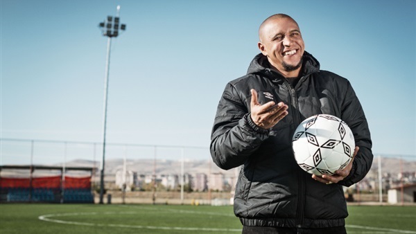 اللاعب البرازيلي روبرتو كارلوس