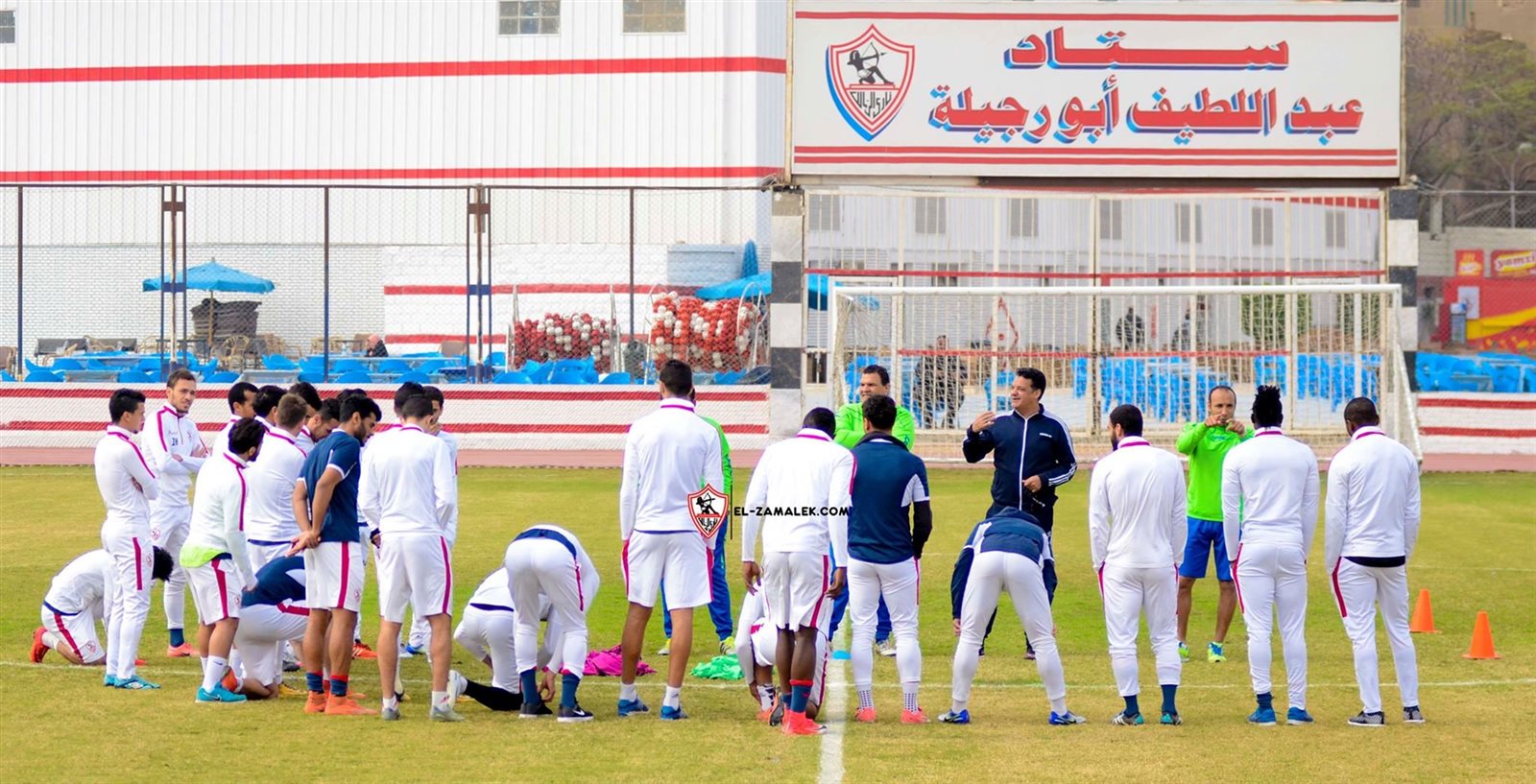 ايهاب جلال يعقد جلسة فنية مع لاعبى الزمالك 