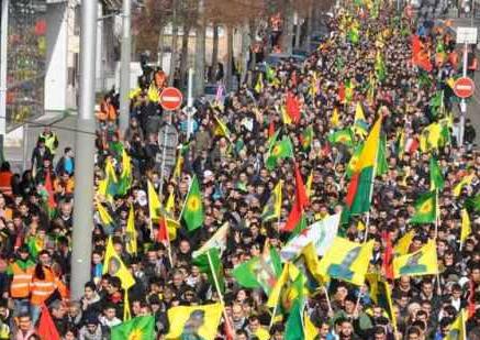 آلاف الأكراد يتظاهرون بفرنسا