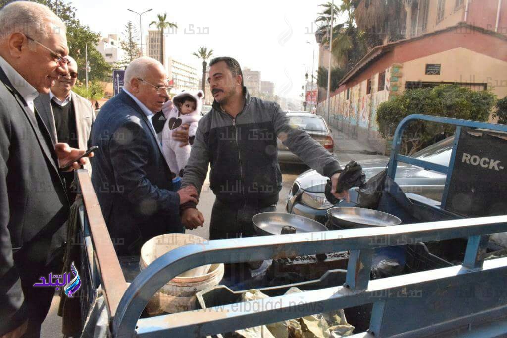 محافظ بورسعيد يلتقي بأهالي حي العرب محافظ بورسعيد يلتقي بأهالي حي العرب