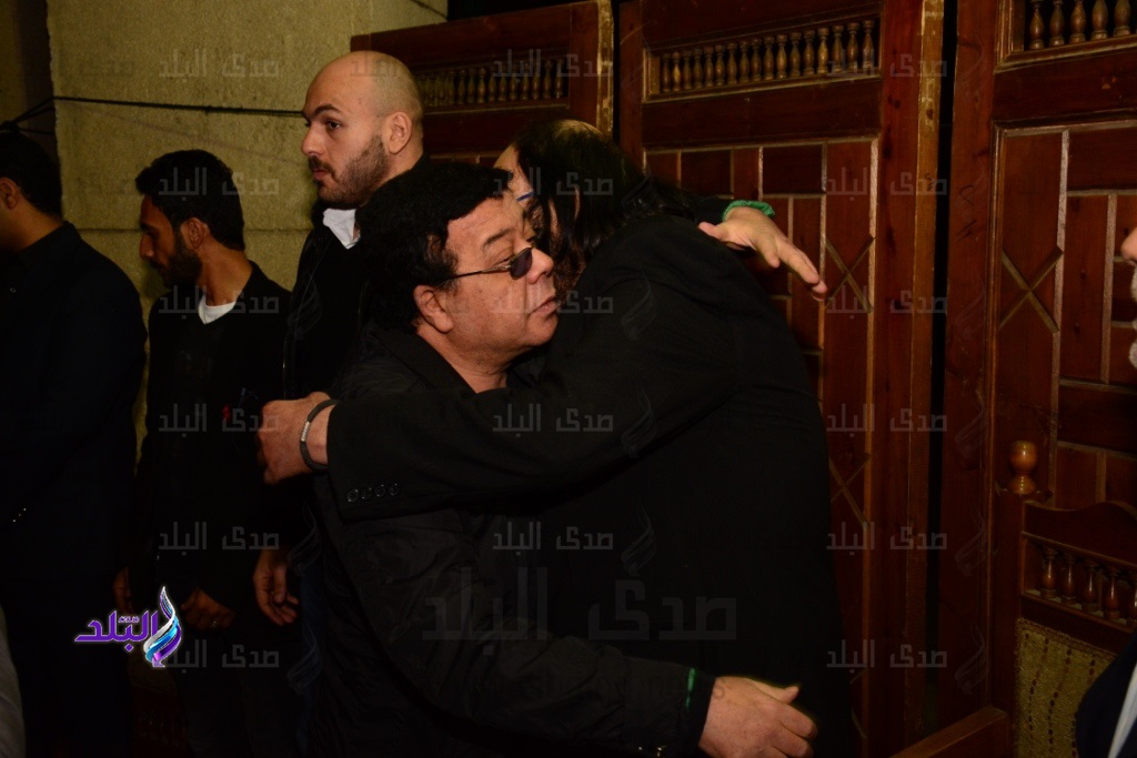 احمد ادم في العزاء الان 