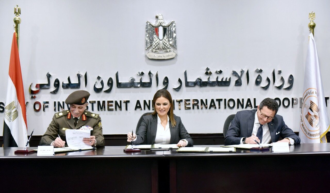 الدكتورة سحر نصر توقع بروتوكول مع شركة الفطيم 