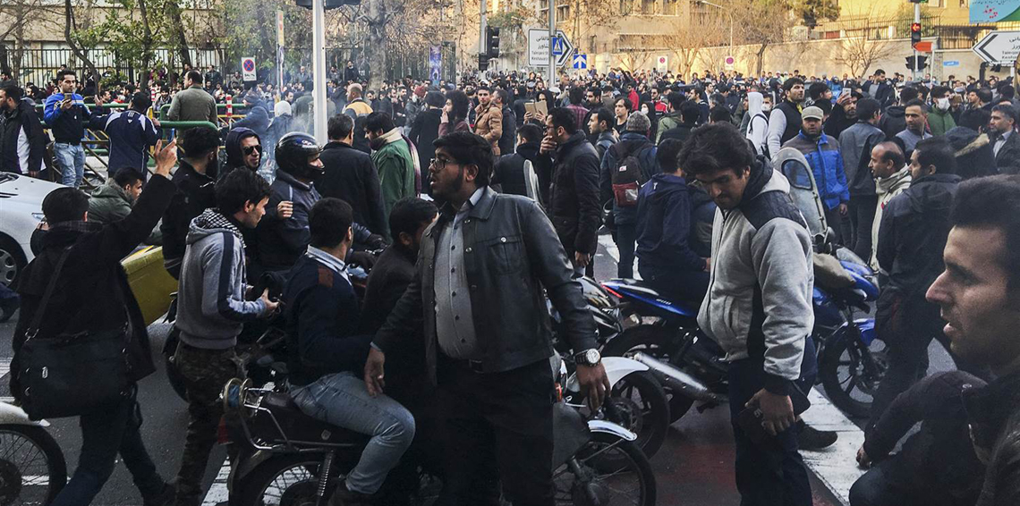 محتجين في طهران