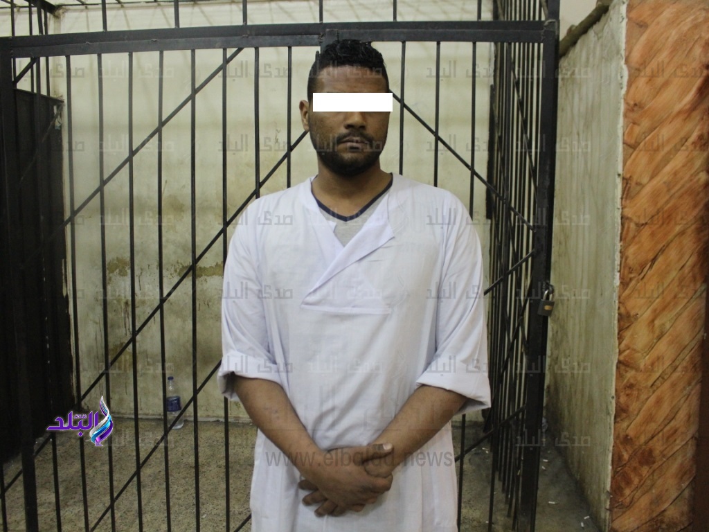 فني ينتحل صفة محصل كهرباء بأسوان