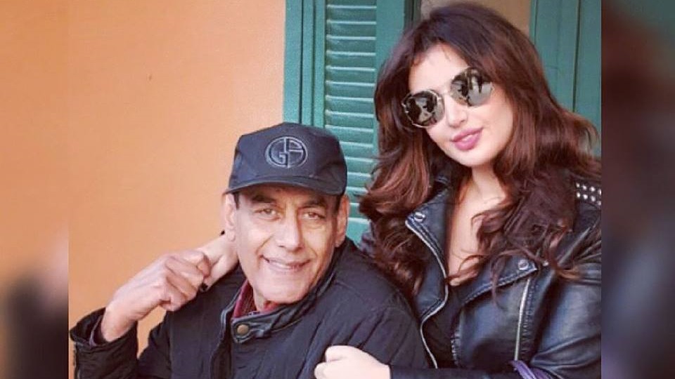 الفنان أحمد بدير وابنته سارة الفنان أحمد بدير وابنته سارة