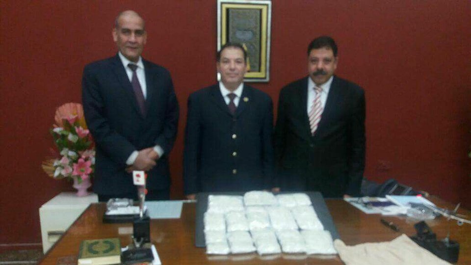 جمارك مطار القاهرة تحبط تهريب كمية من المشغولات الفضية جمارك مطار القاهرة تحبط تهريب كمية من المشغولات الفضية