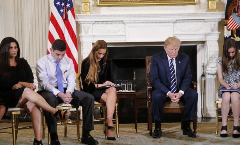 ترامب خلال لقائه بالطلاب 