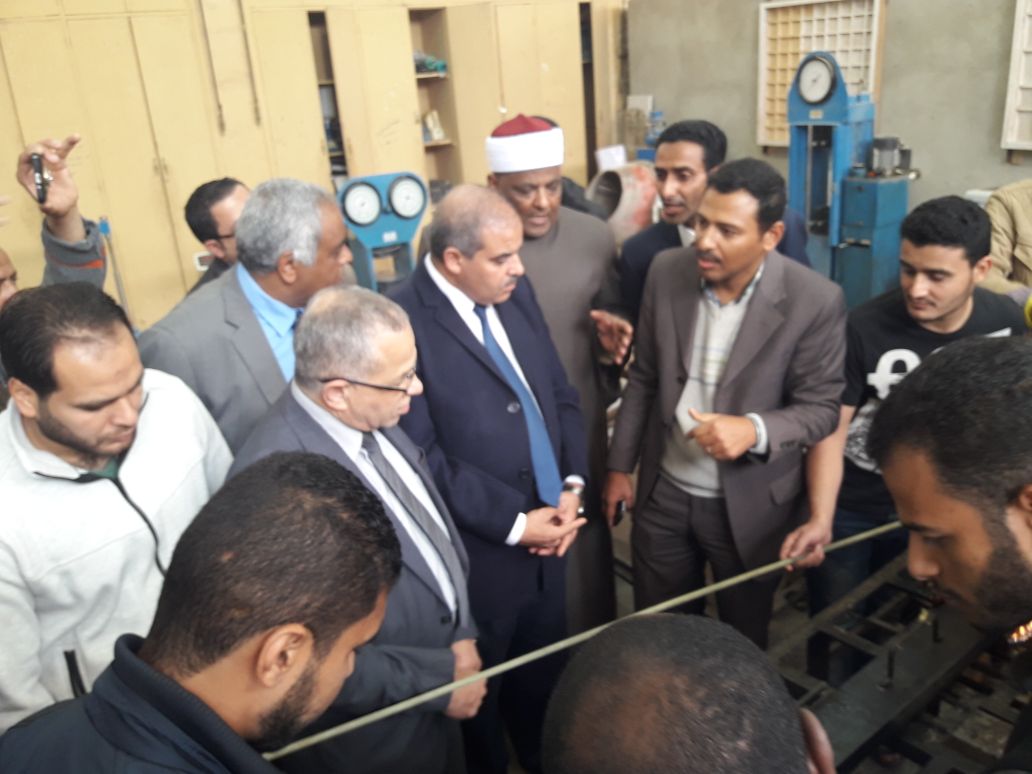 شومان والمحرصاوي خلال جولتهما بكلية الدراسات بقنا 