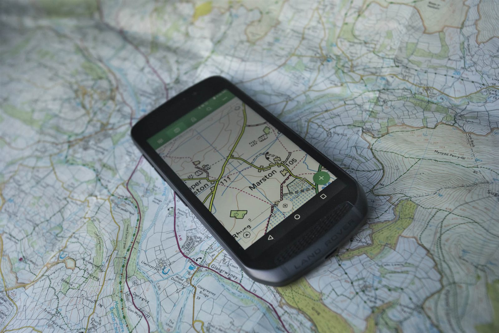 ‏Land Rover‏ تكشف عن هاتفها الذكى ‏Explorer‏ الأقوى على الإط