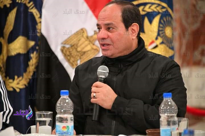 السيسي مع طلبة كلية الشرطة السيسي مع طلبة كلية الشرطة