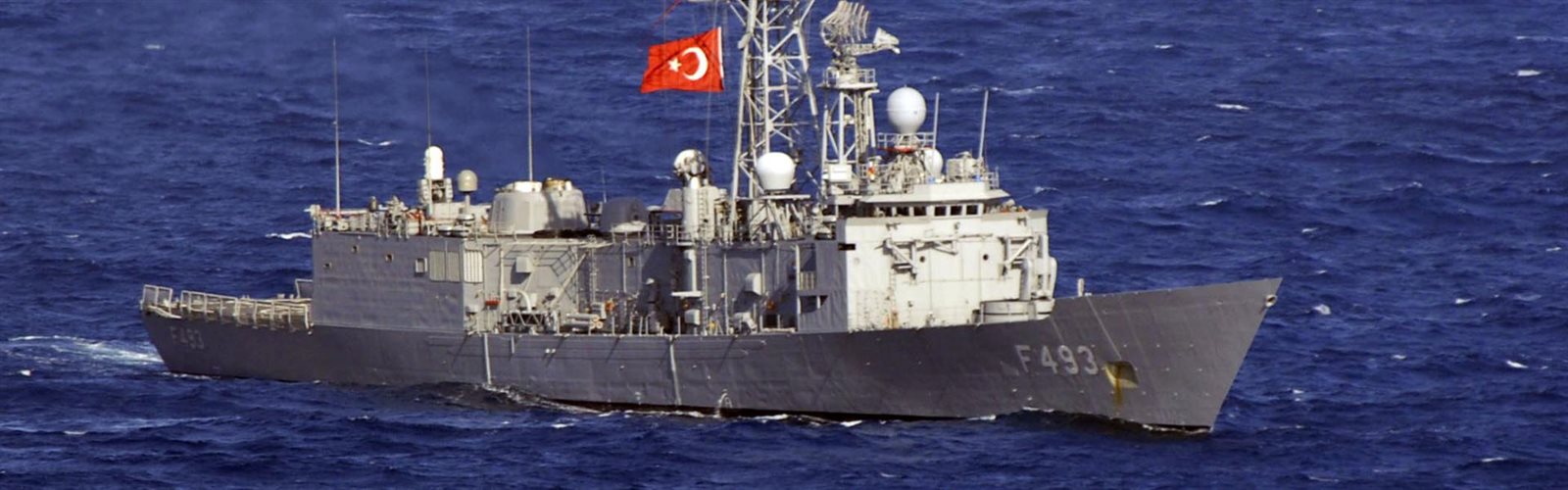 سفنًا حربية تركية