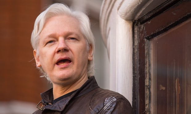 جوليان اسانج مؤسس موقع ويكليكس للتسريبات 
