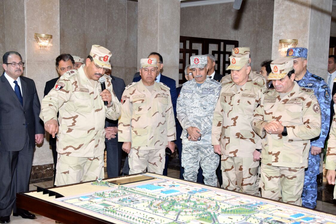الرئيس السيسي يزور مقر القيادة الموحدة لمنطقة شرق القناة