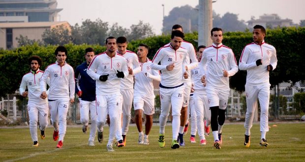 تدريبات بدنية بالكرة تحت اشراف ايهاب جلال