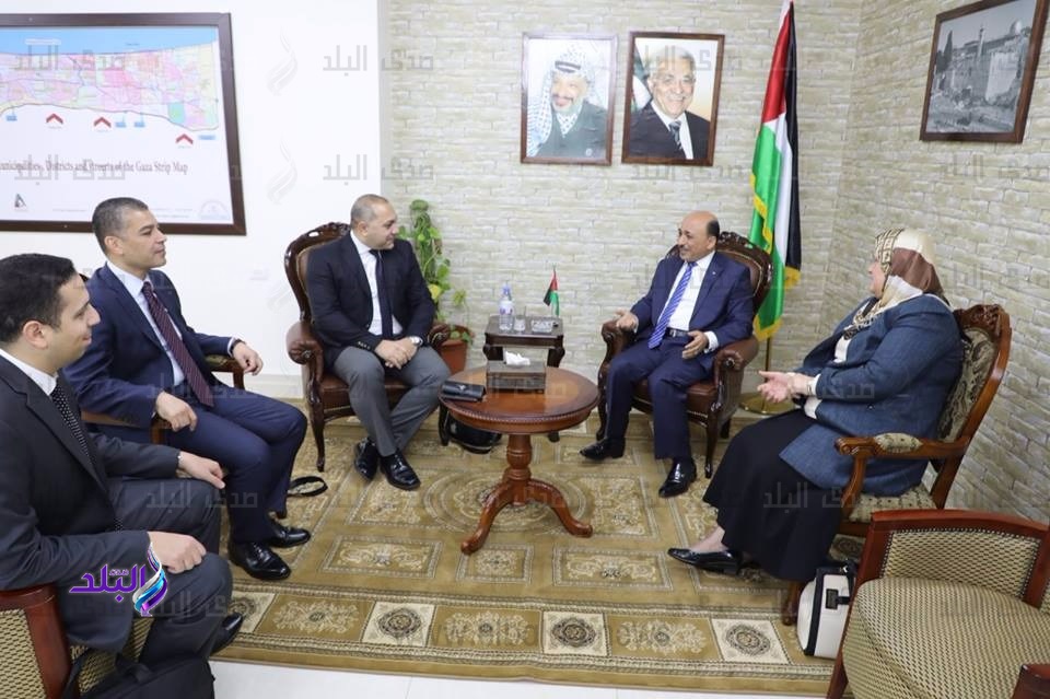 الوفد الأمني المصري مع وزير الاسكان الفلسطيني
