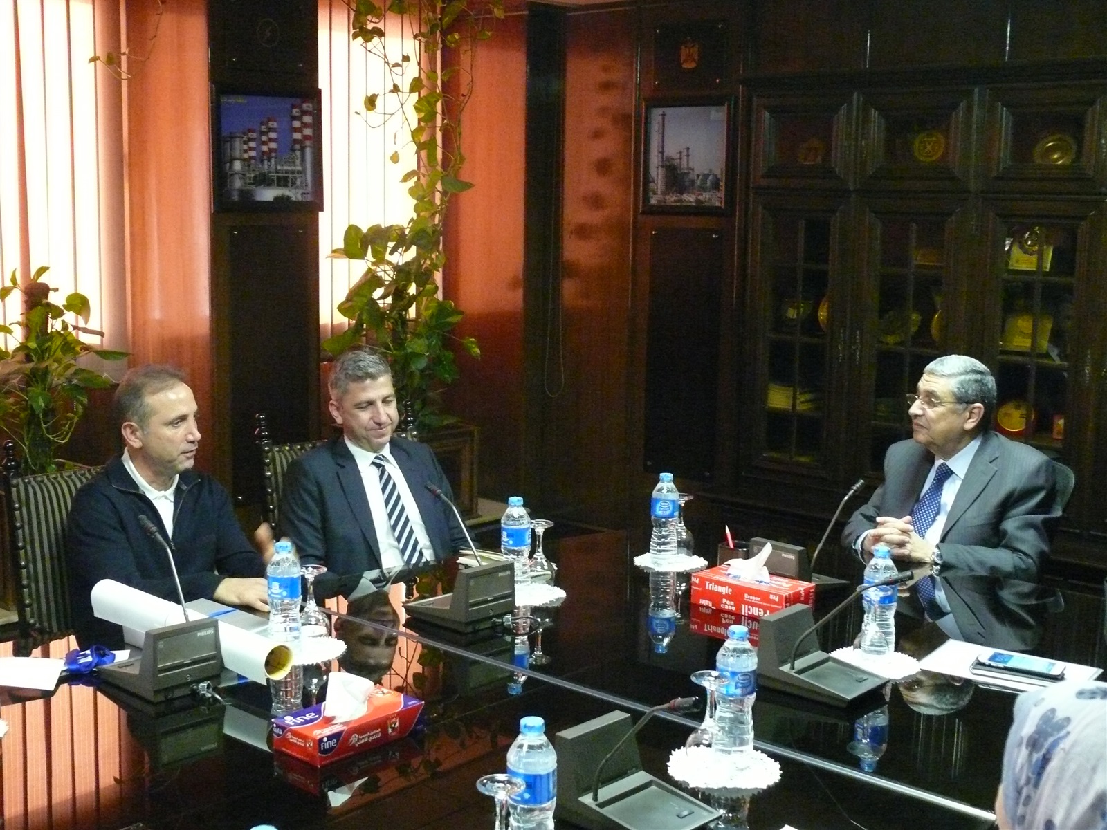 وزير الكهرباء يلتقى السفير القبرصى