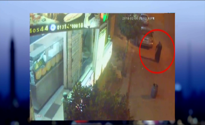 سباق سيارات في الشارع يدهس فتاة ويتسبب في تشوه بوجهها