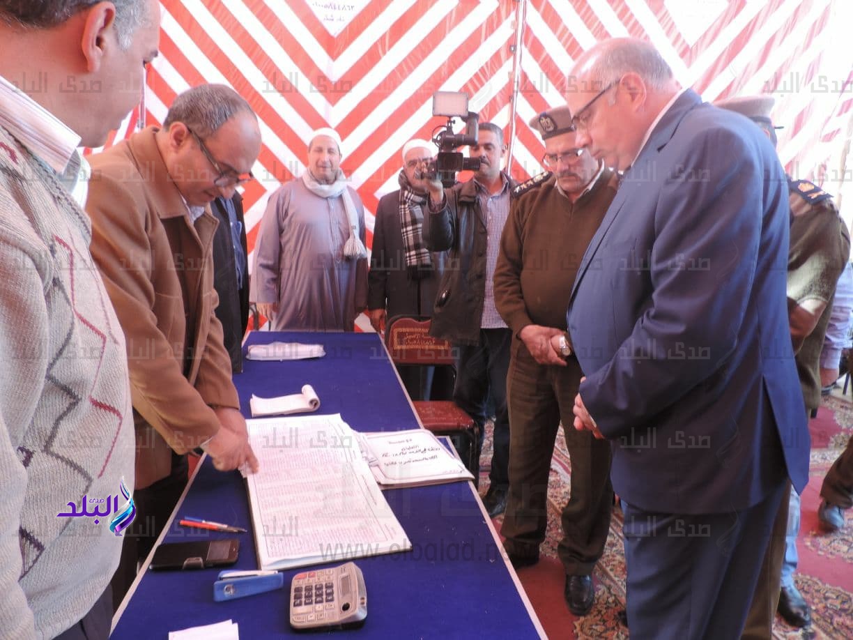 مدير أمن القليوبية يتابع تلقى طلبات المواطنين لقرعة الحج مدير أمن القليوبية يتابع تلقى طلبات المواطنين لقرعة الحج